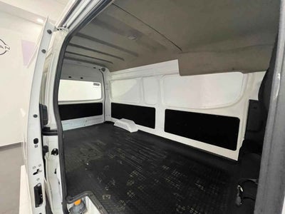 2025 Nissan Urvan 4p Amplia L4/2.5 Man