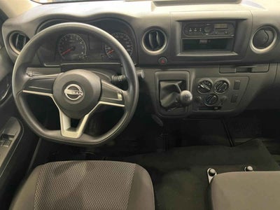2025 Nissan Urvan 4p Amplia L4/2.5 Man