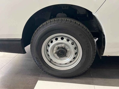 2025 Nissan Urvan 4p Amplia L4/2.5 Man