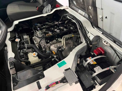 2025 Nissan Urvan 4p Amplia L4/2.5 Man