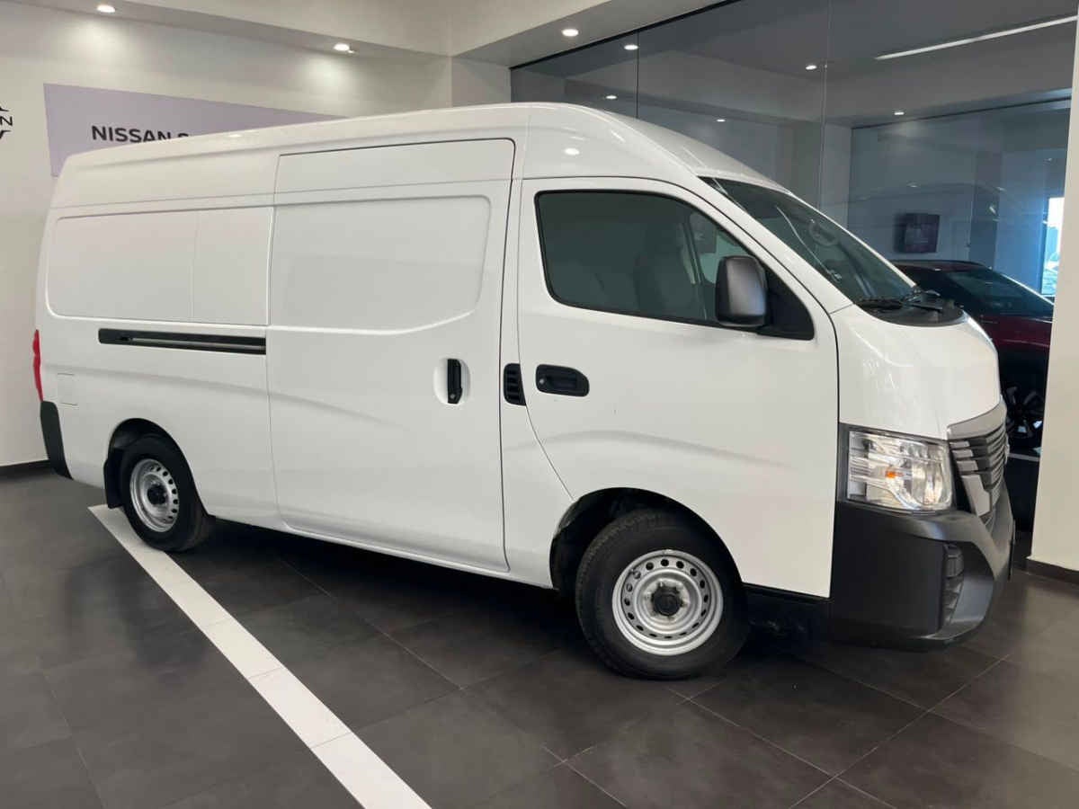 2025 Nissan Urvan 4p Amplia L4/2.5 Man