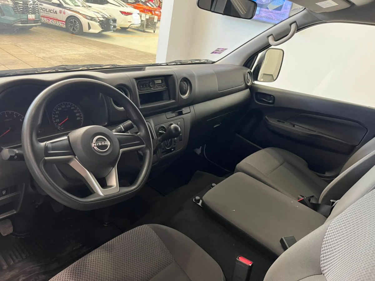 2025 Nissan Urvan 4p Amplia L4/2.5 Man