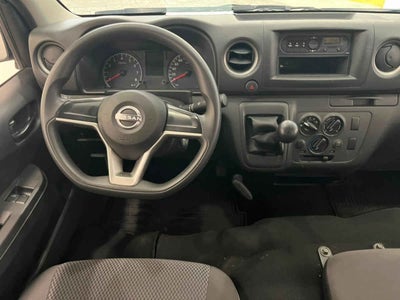 2025 Nissan Urvan 4p Amplia L4/2.5 Man