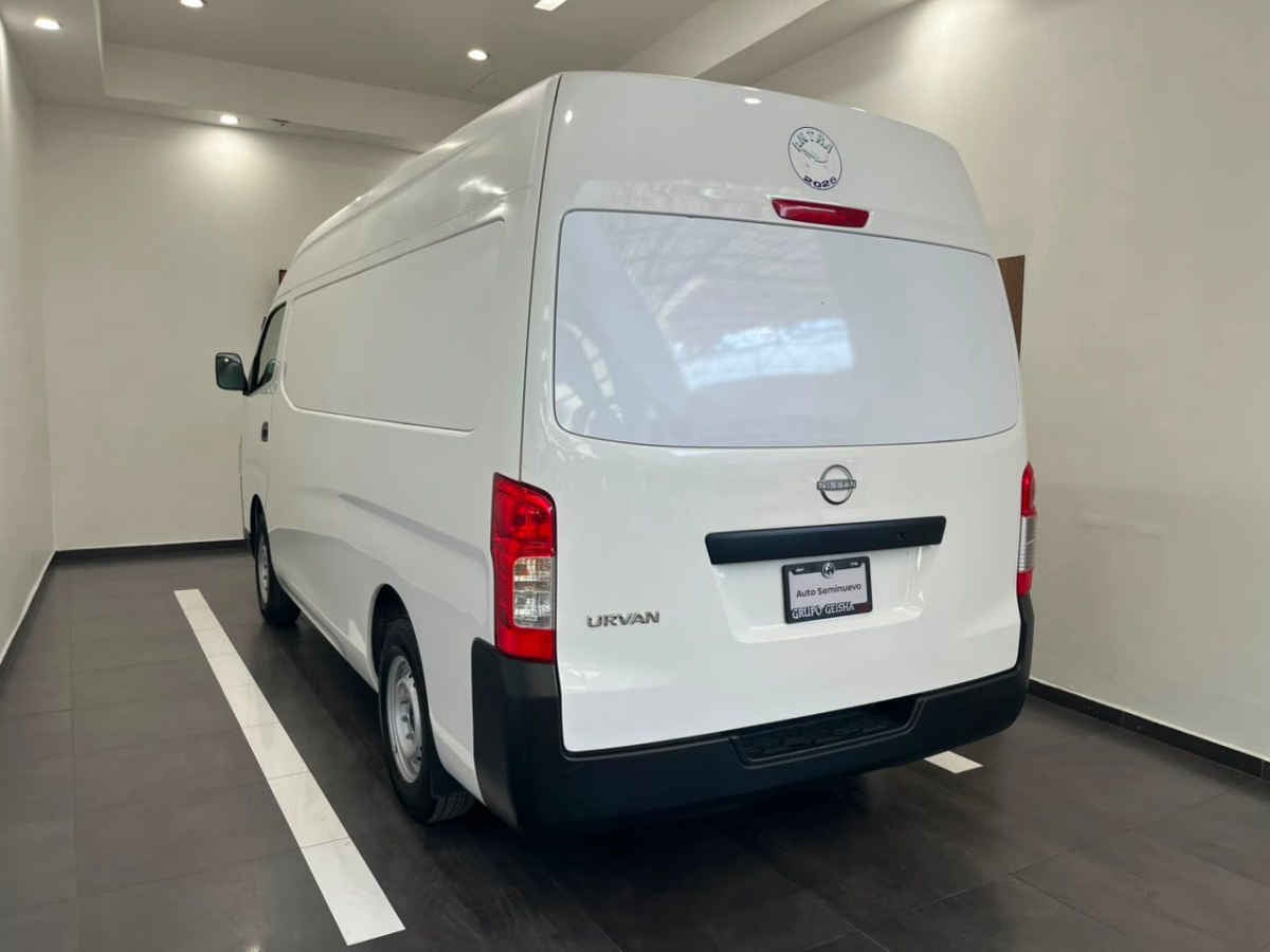2025 Nissan Urvan 4p Amplia L4/2.5 Man