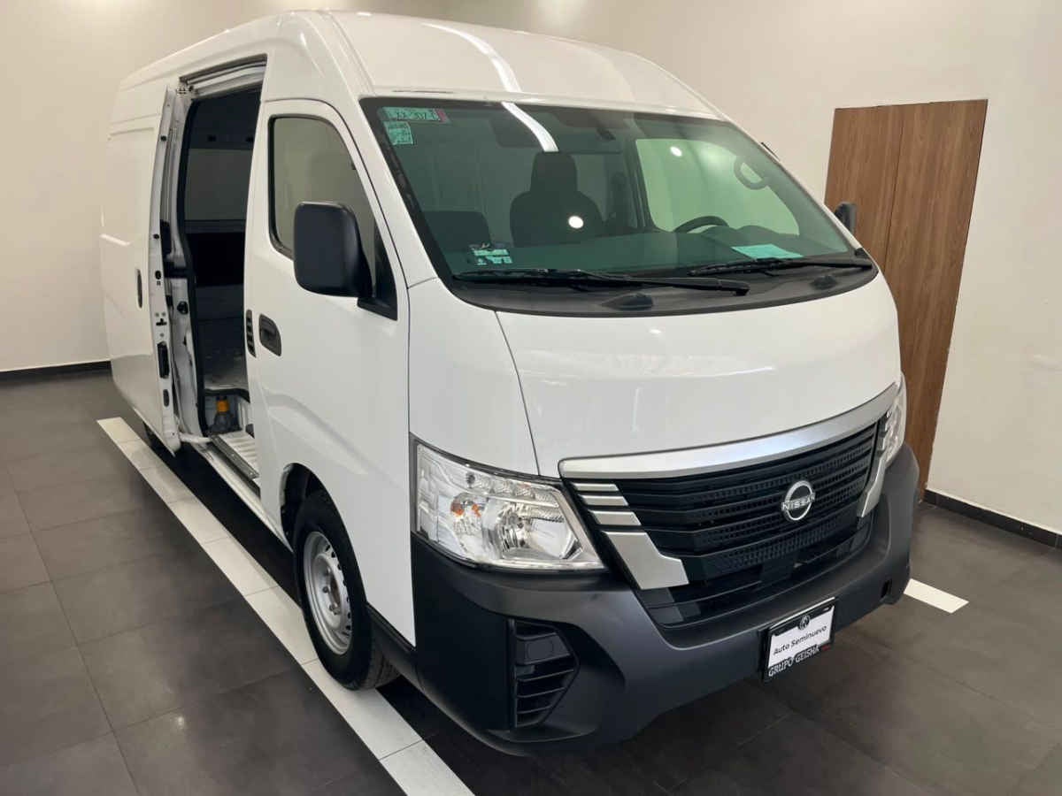 2025 Nissan Urvan 4p Amplia L4/2.5 Man