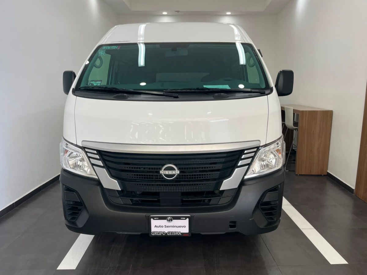 2025 Nissan Urvan 4p Amplia L4/2.5 Man