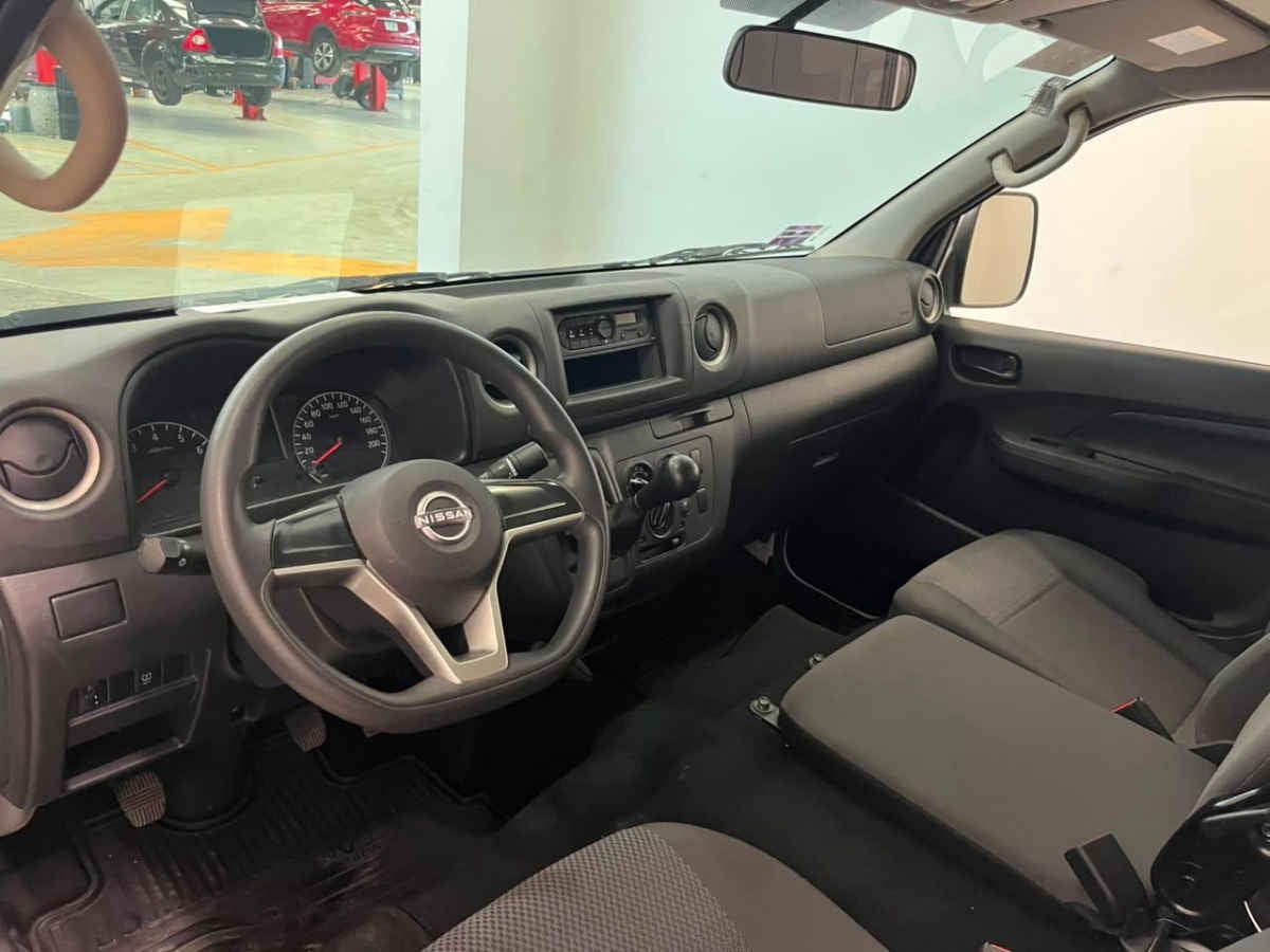 2025 Nissan Urvan 4p Amplia L4/2.5 Man