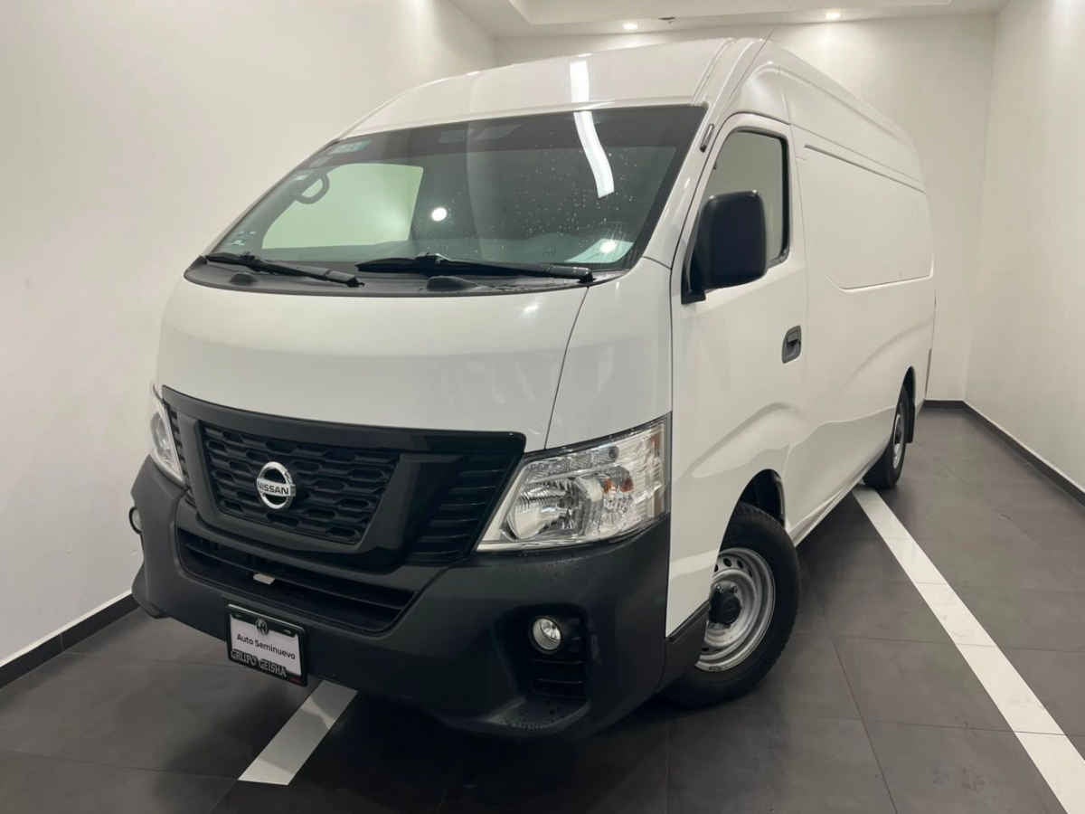 2022 Nissan Urvan 4p Amplia L4/2.5 Man A/A P/Seg