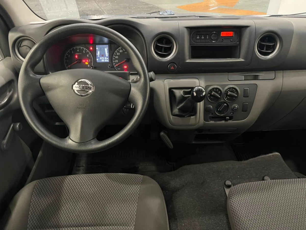 2022 Nissan Urvan 4p Amplia L4/2.5 Man A/A P/Seg