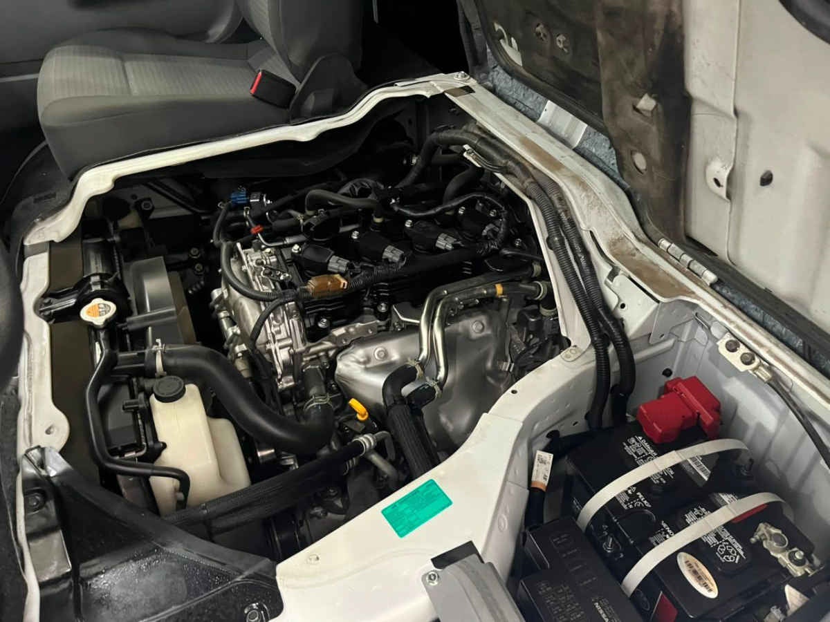 2022 Nissan Urvan 4p Amplia L4/2.5 Man A/A P/Seg