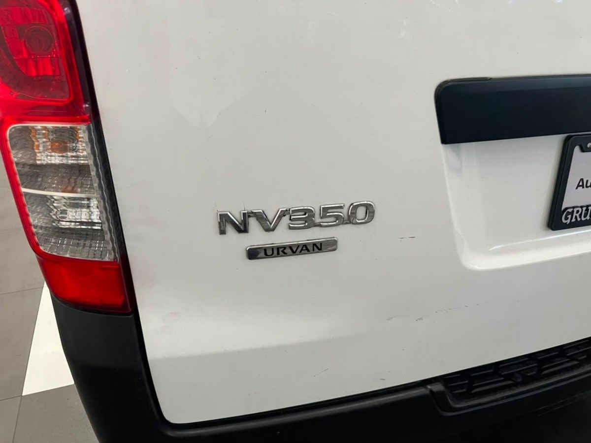 2022 Nissan Urvan 4p Amplia L4/2.5 Man A/A P/Seg