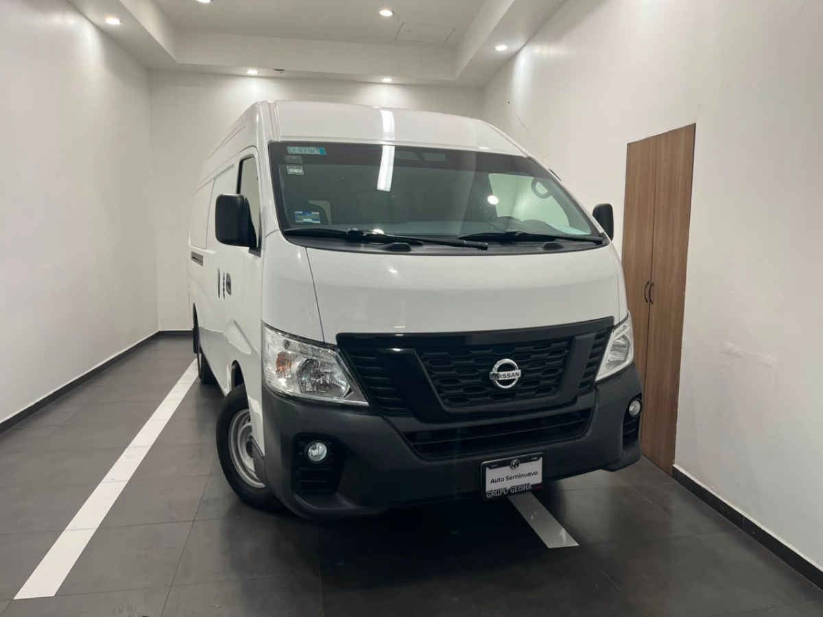 2022 Nissan Urvan 4p Amplia L4/2.5 Man A/A P/Seg