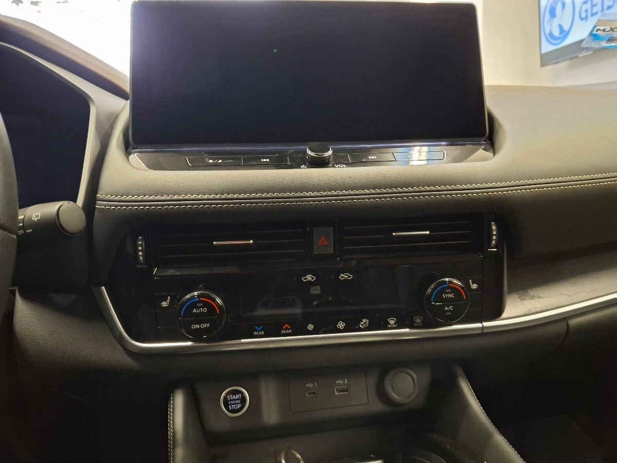 2024 Nissan X-Trail 5p Platinum 3 Row L4/2.5 Aut