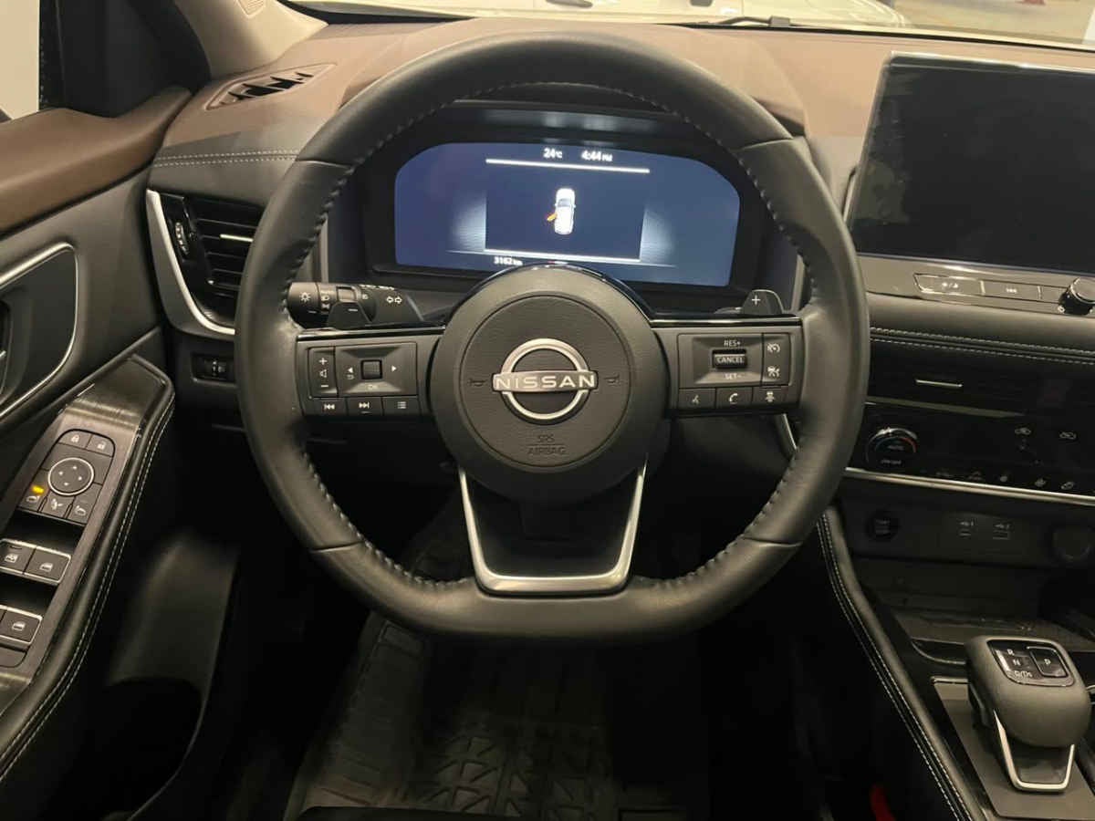2025 Nissan X-Trail 5p Platinum 2 Row L4/2.5 Aut