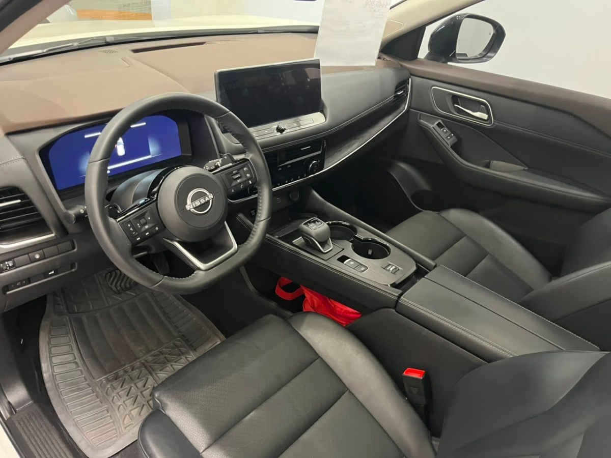 2025 Nissan X-Trail 5p Platinum 2 Row L4/2.5 Aut