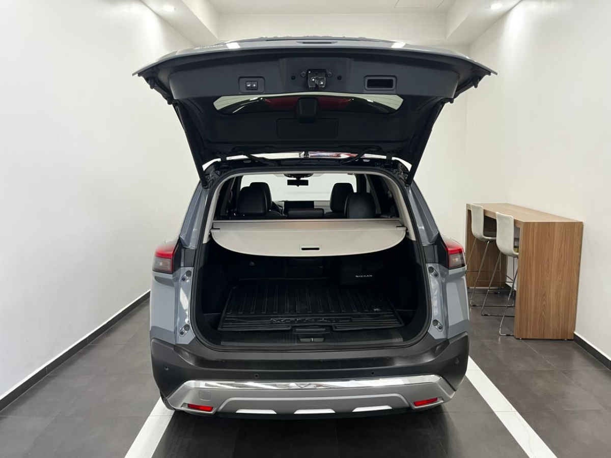 2025 Nissan X-Trail 5p Platinum Plus 2 Row L4/2.5 Aut