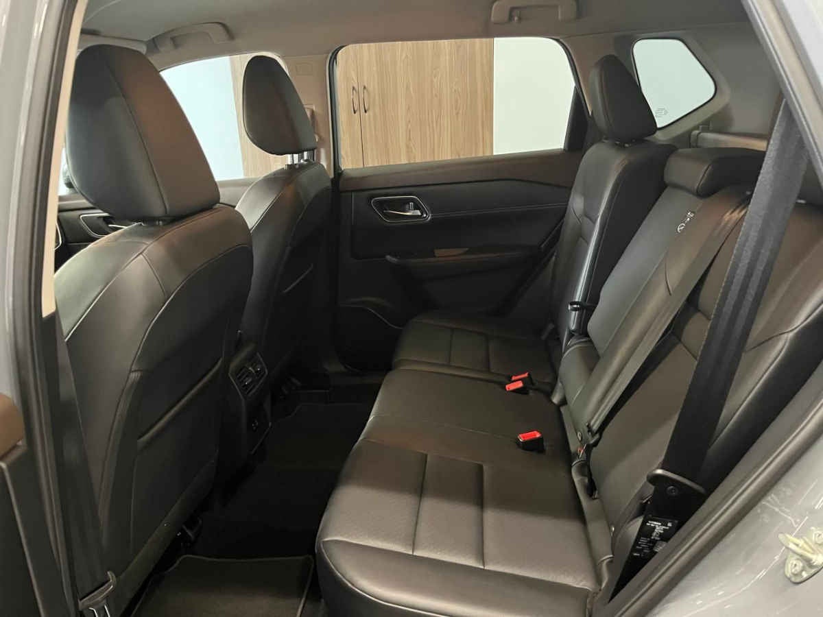 2025 Nissan X-Trail 5p Exclusive 2 Row L4/2.5 Aut