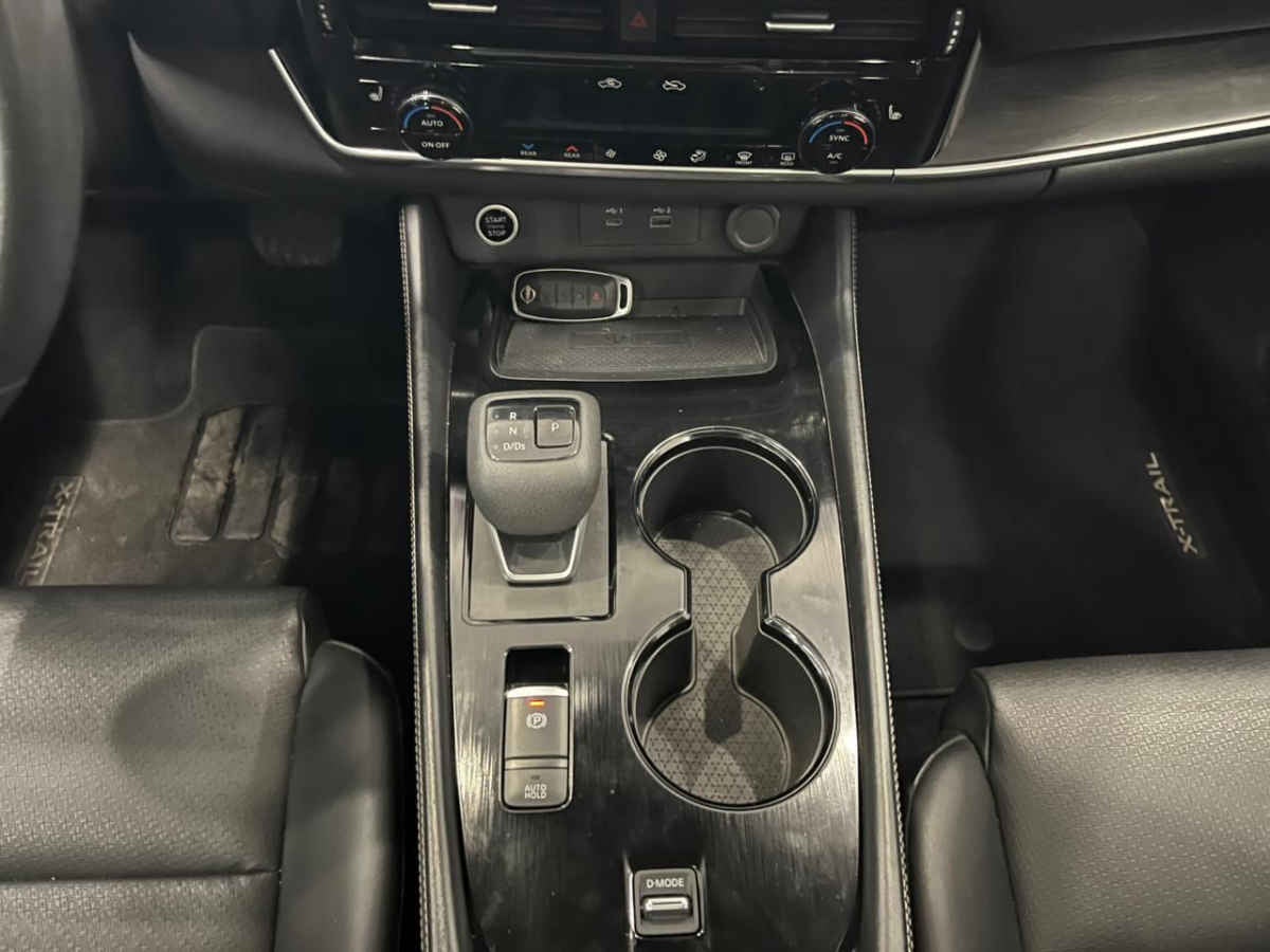 2023 Nissan X-Trail 5p Platinum 2 Row L4/2.5 Aut