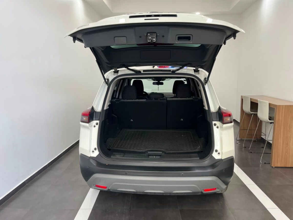 2023 Nissan X-Trail 5p Advance 2 Row L4/2.5 Aut