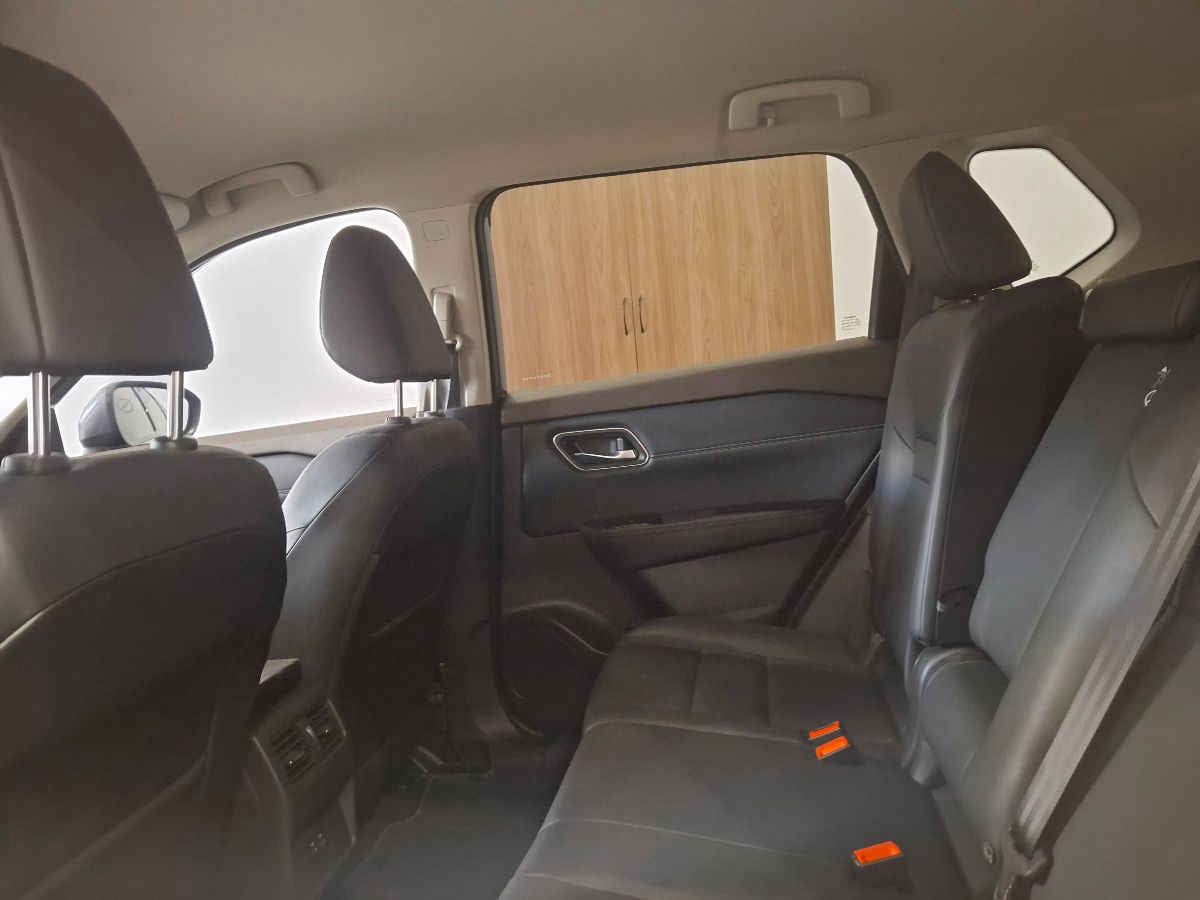 2025 Nissan X-Trail 5p Exclusive 2 Row L4/2.5 Aut