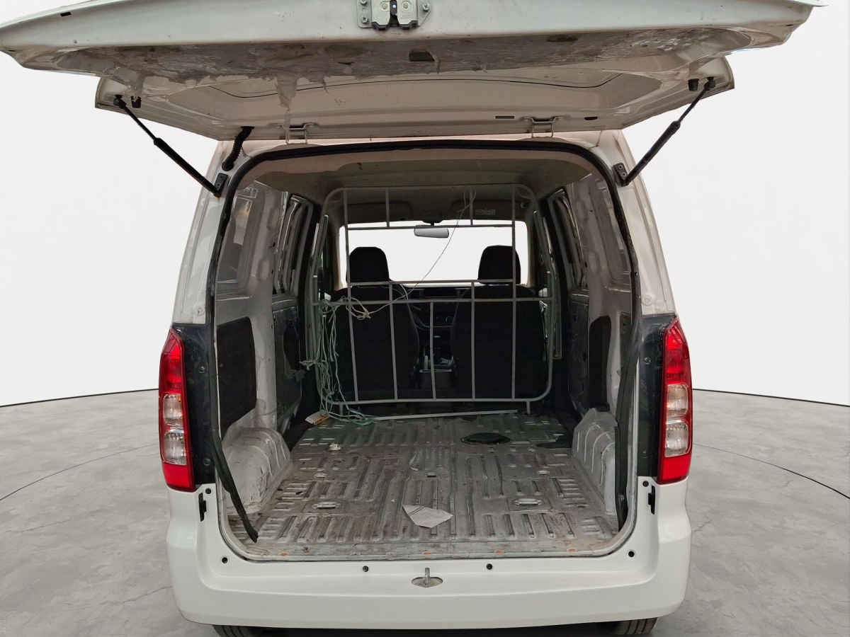 2024 Chevrolet Tornado 5p Van LS L4/1.5 Man