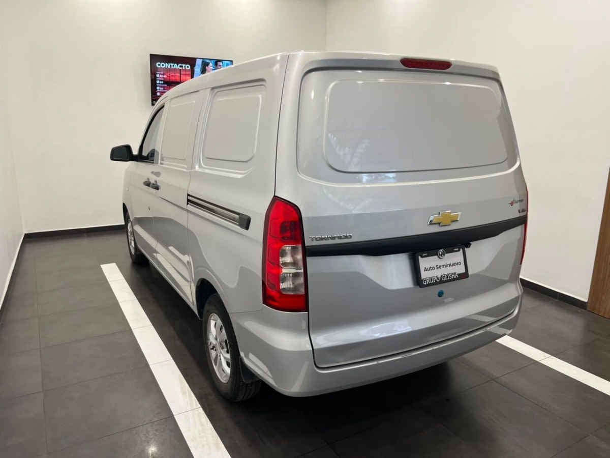 2024 Chevrolet Tornado 5p Van LS L4/1.5 Man